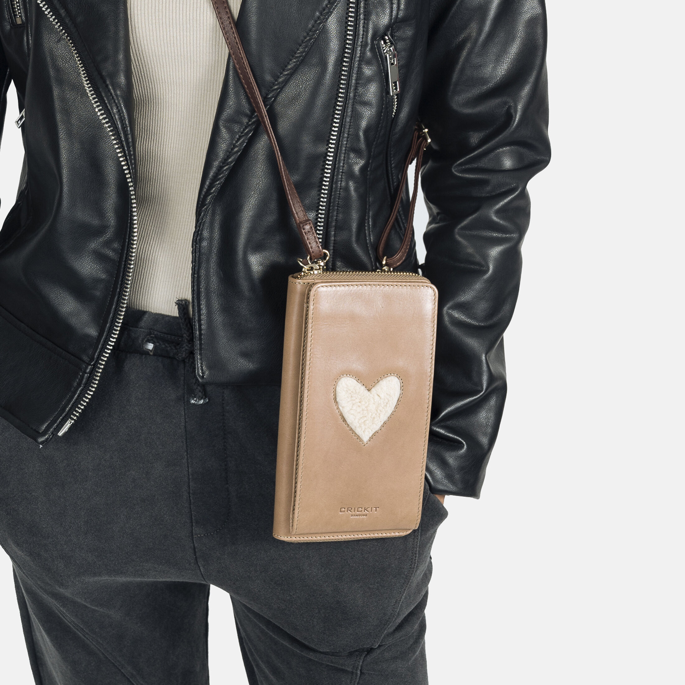 GRACE Taupe mit Teddyfell-Herz
