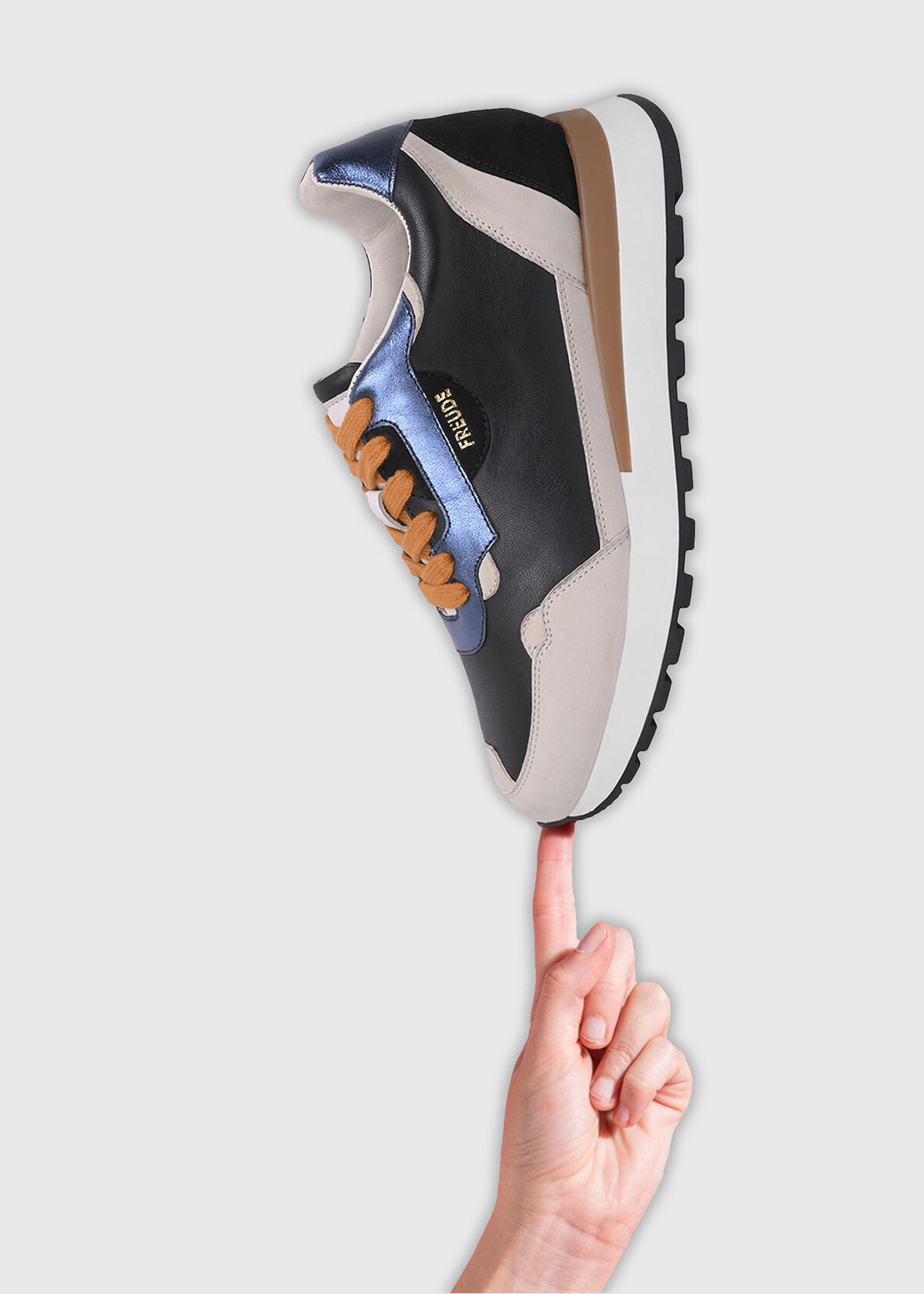 AGATA Suede Schwarz mit Suede Offwhite und Navy AGATA Suede Schwarz mit Suede Offwhite und Navy