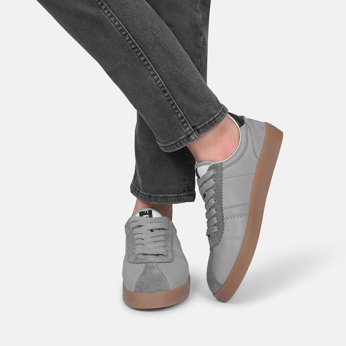 ARIELLE Suede Grau